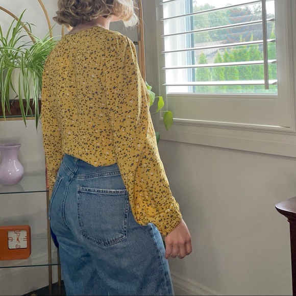 NWT Levi’s Floral Yellow Wrap Blouse - Small - Picture 4 of 9